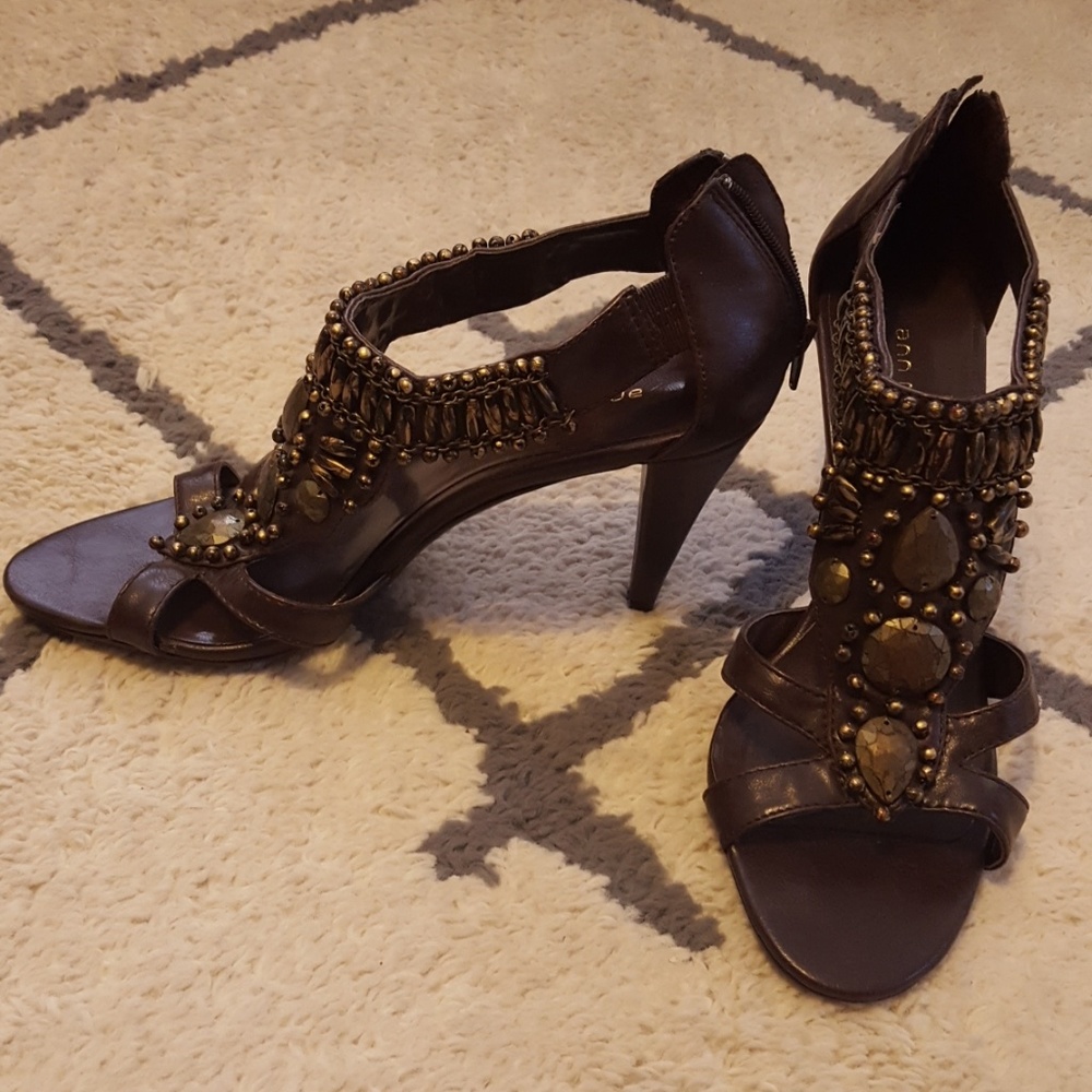 Shoes - Picture 2 of 3